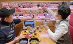 日本迴轉壽司「壽司郎」目前在日本有644店鋪、海
外87店鋪，海外以在台灣的店鋪數最多。講究美味及
實施數位轉型使得壽司郎營業額居業界第一。
中央社記者楊明珠東京攝  112年1月25日
